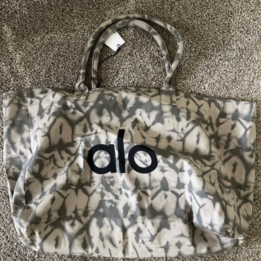 ALO Yoga Camouflage Tote in Gray and Cream